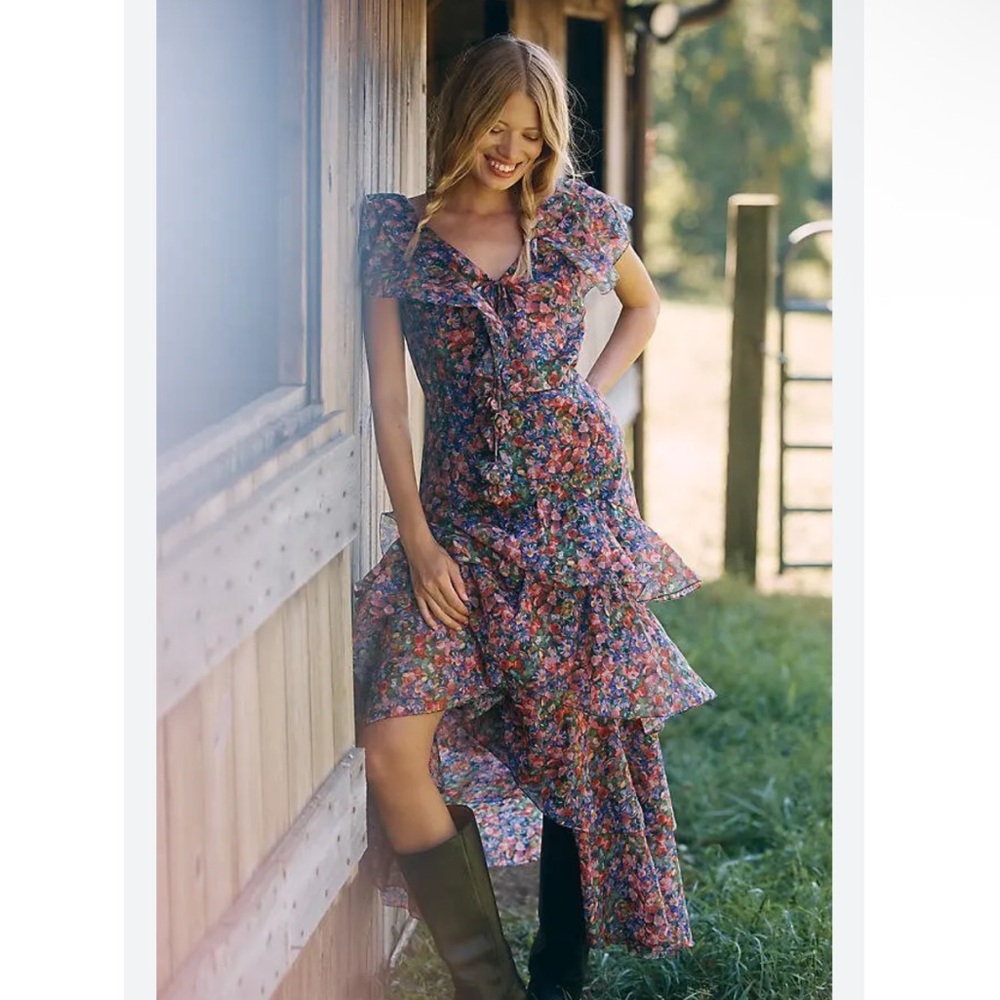 NWT En Saison Naomi Short-Sleeve V-Neck Ruffled
Maxi Dress in Purple Pattern M